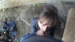 Девушка получила диплом и пошла праздновать и трахаться с парнем на стройке